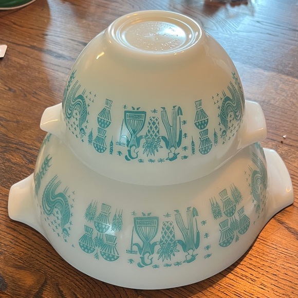 Vintage Pyrex Amish Butterprint Cinderella Mixing Bowls - Picture 2 of 8